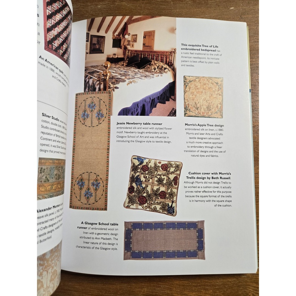 Chronicle Books Living in the Arts and Crafts Style Charlotte Kelley PB Book - Picture 7 of 9